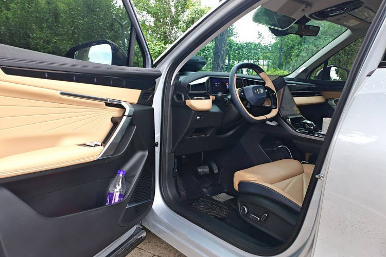 吉利汽车 博越L 2023款 2.0TD DCT旗舰型中控内饰20