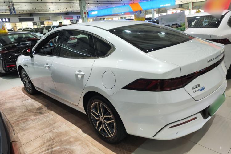 比亚迪 秦PLUS 2024款 荣耀版 DM-i 120KM领先型车身外观4