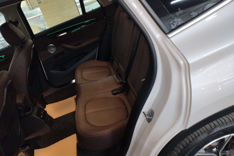 宝马X1 2021款 sDrive20Li 尊享型中控内饰21