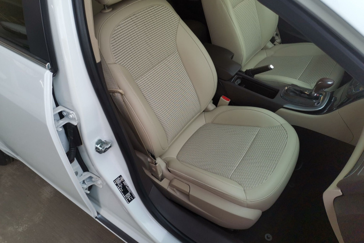 别克 君威 2015款 2.0L 领先时尚型局部细节41