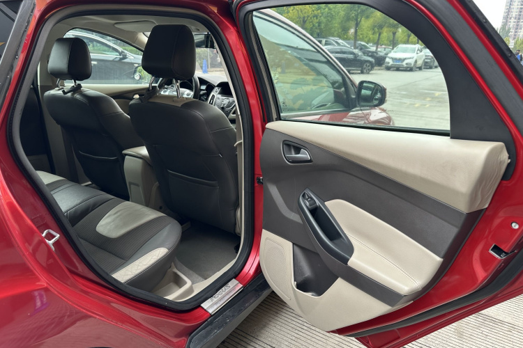 福特 福克斯 2012款 两厢 1.6L 手动风尚型中控内饰7005