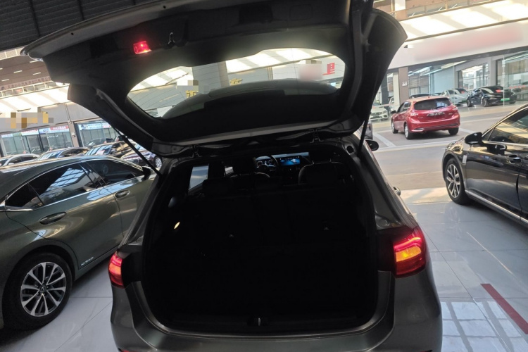 奔驰B级 2020款 B 180机舱底盘23