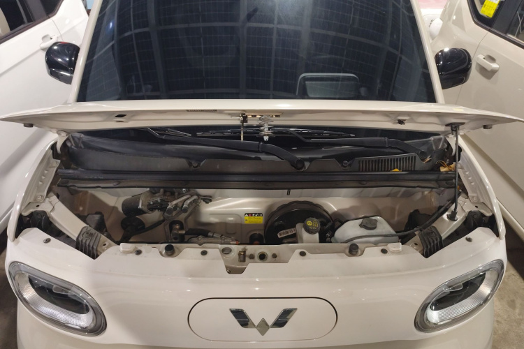 五菱汽车 宏光MINIEV 2024款 第三代 215km 青春版机舱底盘24