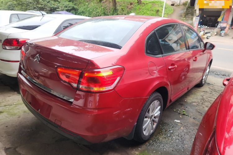 雪铁龙 世嘉 2013款 三厢 1.6L 自动品尚型车身外观7