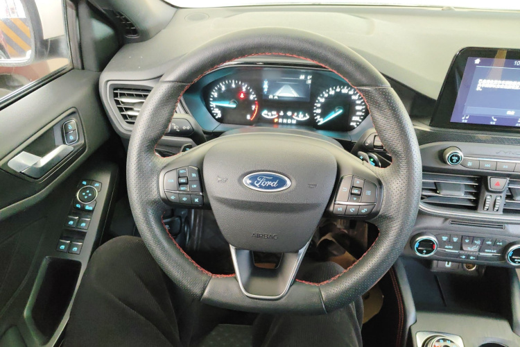 福特 福克斯 2019款 三厢 EcoBoost 180 自动ST Line中控内饰13