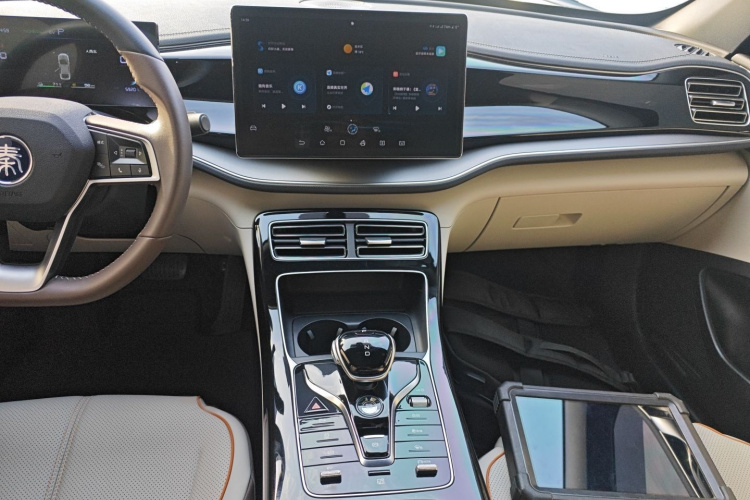 比亚迪 秦PLUS 2024款 荣耀版 DM-i 120KM领先型局部细节16