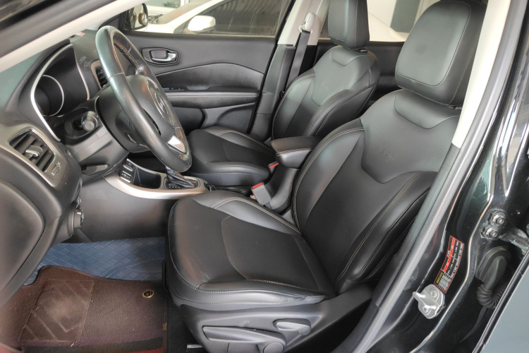 Jeep 指南者 2017款 200T 自动家享版中控内饰19