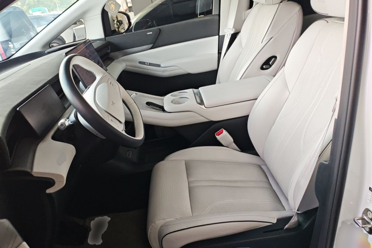 小鹏X9 2024款 640四驱高性能Max中控内饰19