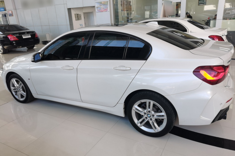 宝马1系 2023款 120i M运动曜夜版车身外观4