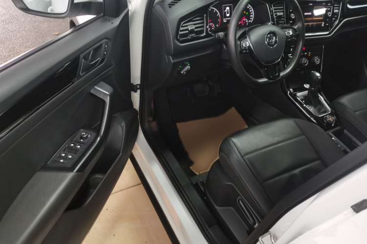 大众 T-ROC探歌 2018款 280TSI DSG四驱舒适型 国V中控内饰7003