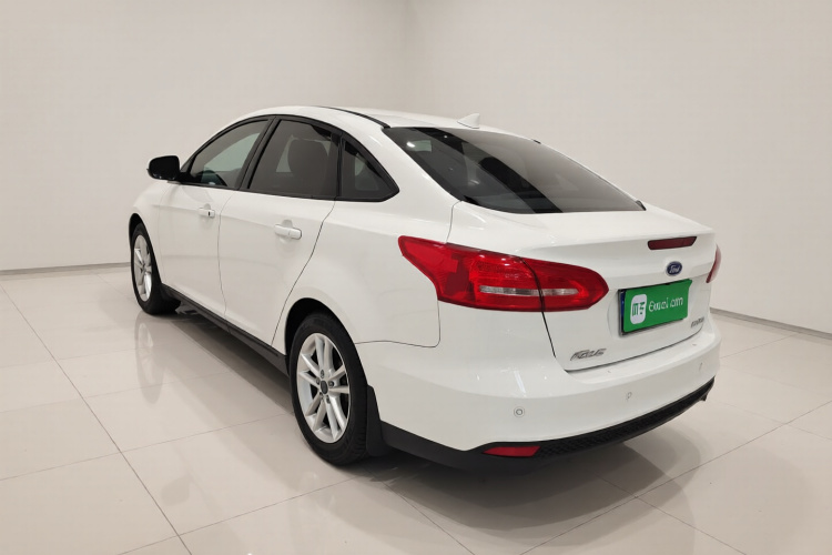 福特 福克斯 2018款 三厢经典 1.6L 自动风尚型智行版车身外观5