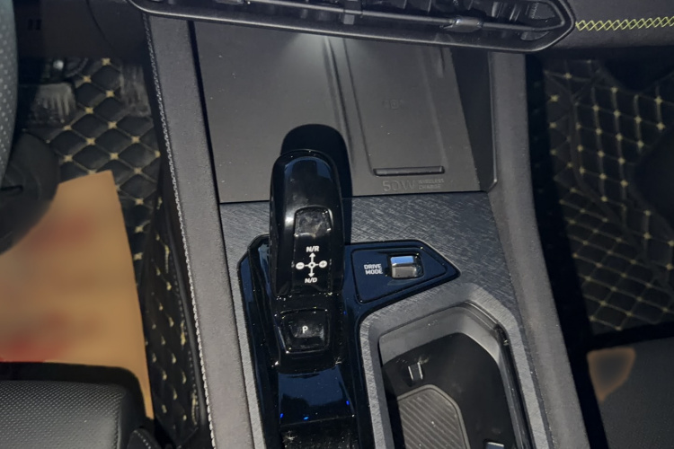 领克03 2025款 1.5TD DCT冠军版Pro局部细节18