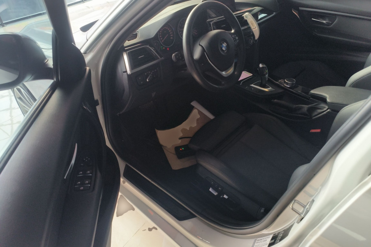 宝马3系 2019款 320Li 时尚型中控内饰7003