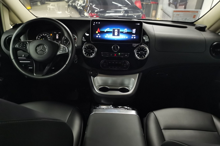 奔驰 威霆 2023款 2.0T 精英版 7座中控内饰12