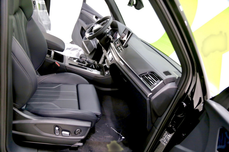 奥迪Q5L 2025款 45周年典藏版 45 TFSI 豪华动感型中控内饰7006