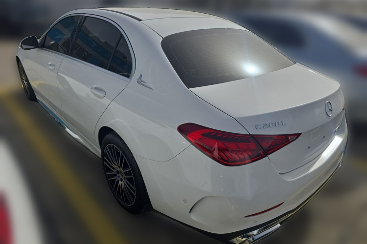 奔驰C级 2024款 改款 C 200 L 运动版车身外观5