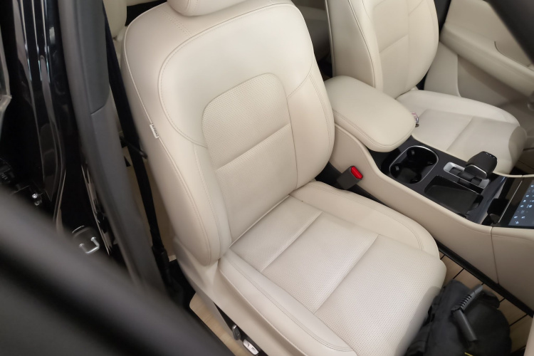 理想汽车 理想ONE 2021款 增程6座版局部细节41