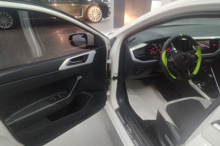 大众 Polo 2021款 Plus 1.5L 自动炫彩科技版中控内饰7003