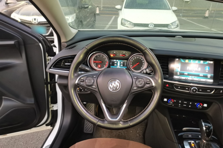 别克 君威 2019款 20T 精英型 国V中控内饰13