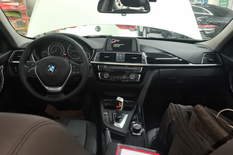 宝马3系 2017款 320Li 时尚型中控内饰12