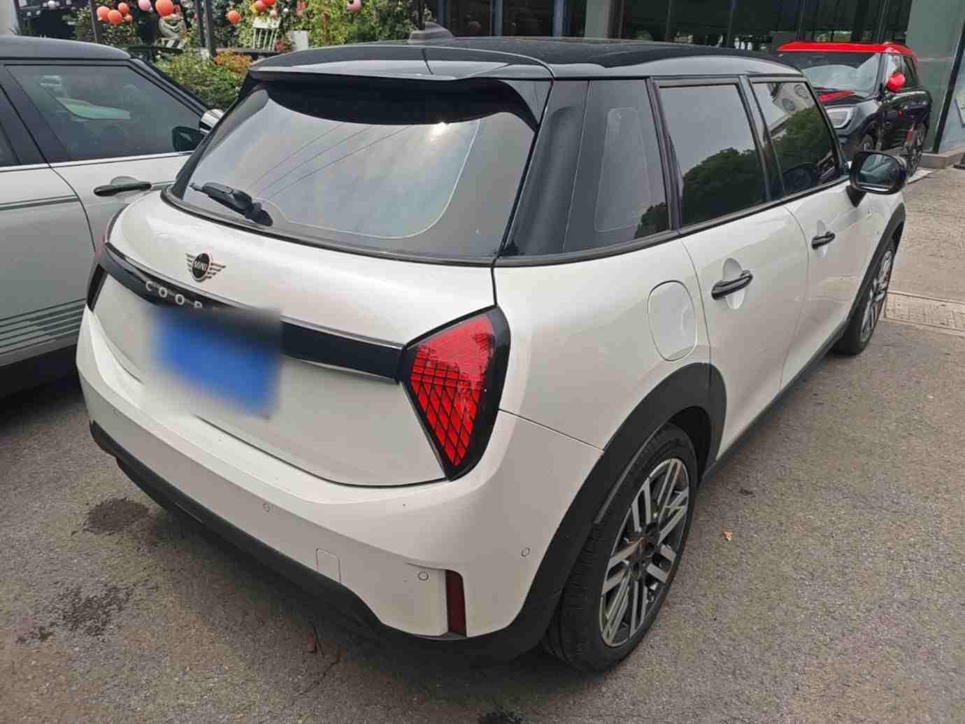 车辆右后方45度视角
