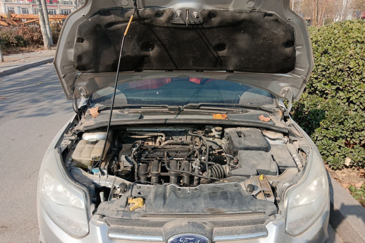 福特 福克斯 2012款 三厢 1.6L 自动舒适型机舱底盘24