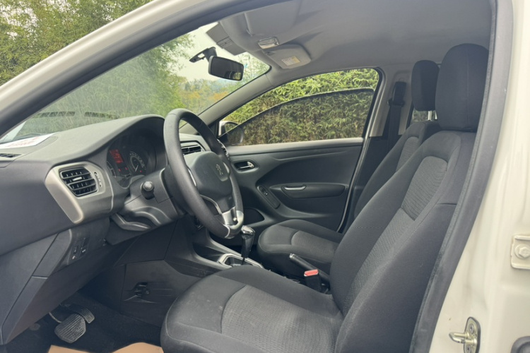 标致301 2016款 1.6L 自动舒适版车身外观6008