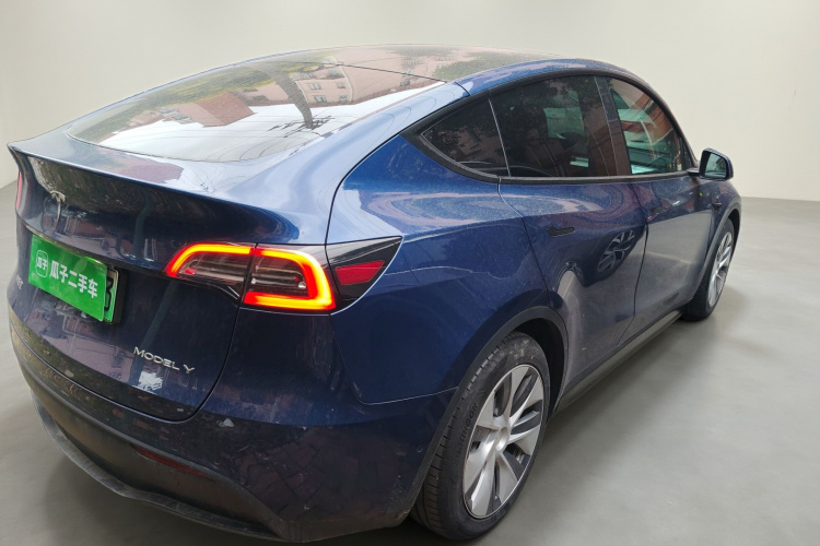 特斯拉 Model Y 2021款 标准续航后驱版车身外观7