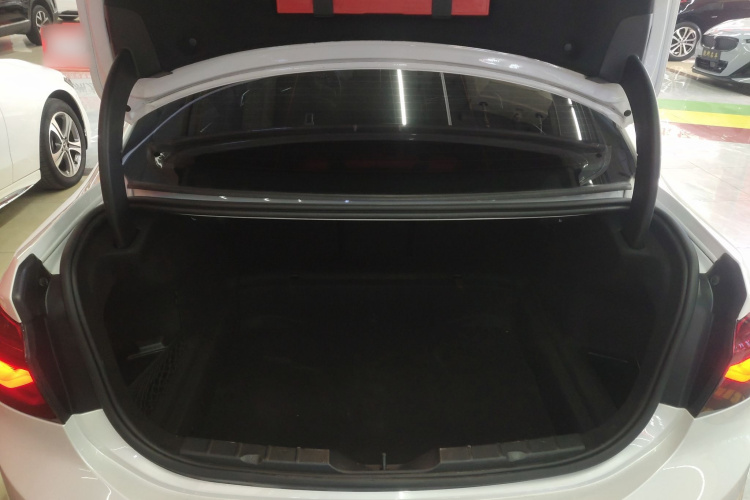 宝马1系 2018款 118i 设计套装型机舱底盘23