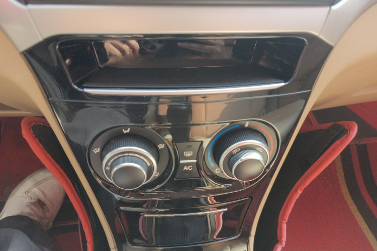 长城C30 2015款 经典版 1.5L 手动畅享型局部细节16