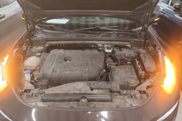 领克02 2022款 2.0TD DCT耀Pro机舱底盘24