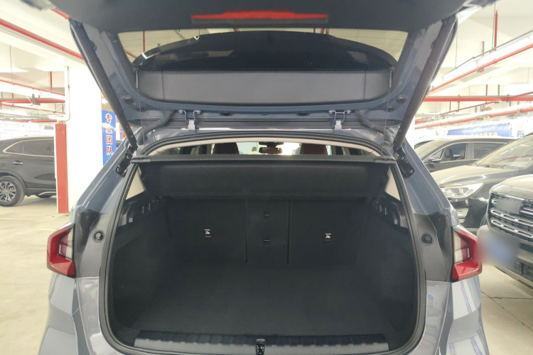 宝马X1 2023款 xDrive25Li X设计套装机舱底盘23