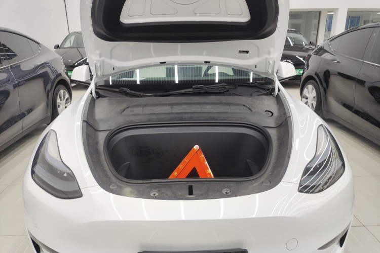 特斯拉 Model Y 2023款 长续航全轮驱动版机舱底盘24