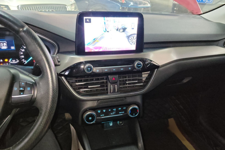 福特 福克斯 2020款 两厢 EcoBoost 180 自动锋潮型局部细节16