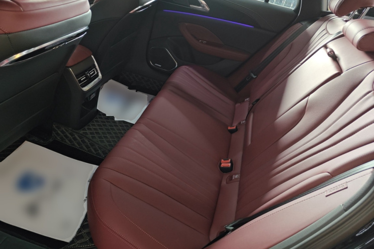 红旗H5 2025款 2.0T 自动玄影200万辆纪念版中控内饰7004