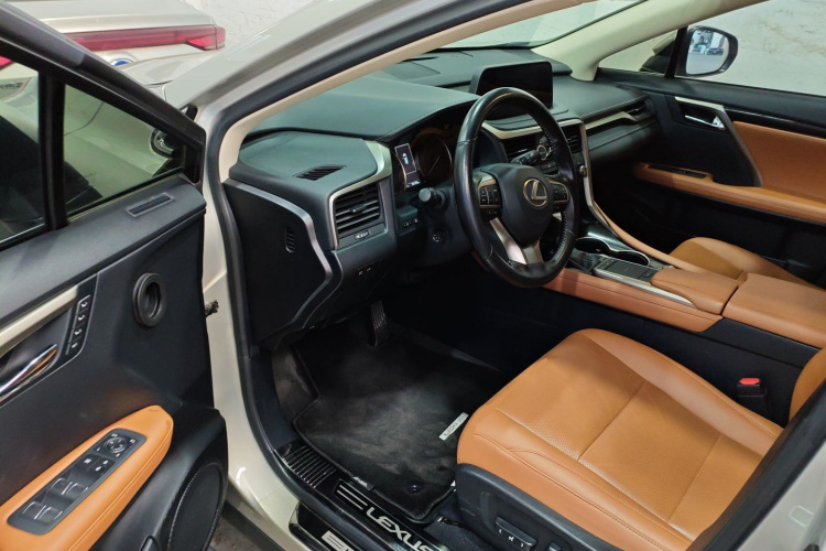 雷克萨斯RX 2020款 300 两驱舒适版 国VI中控内饰7003