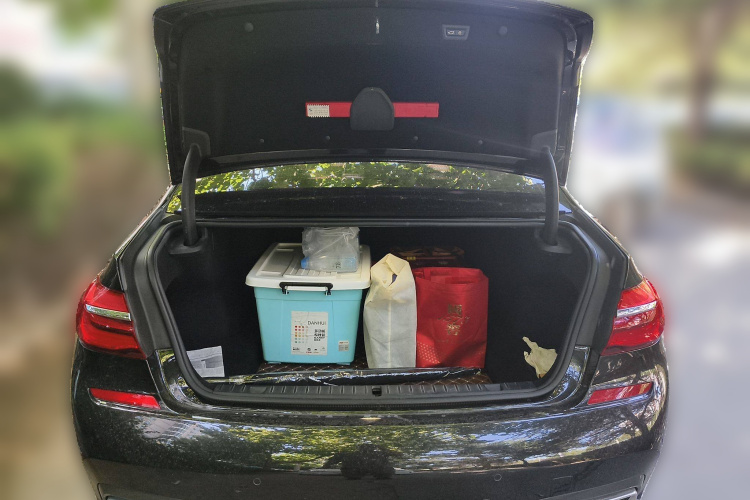 宝马7系 2018款 740Li 领先型 M运动套装中控内饰23