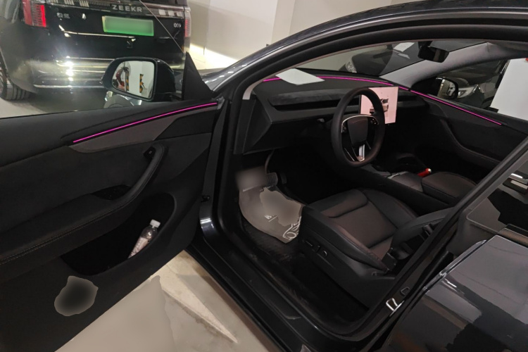 特斯拉 Model Y 2025款 长续航全轮驱动 首发版中控内饰7003