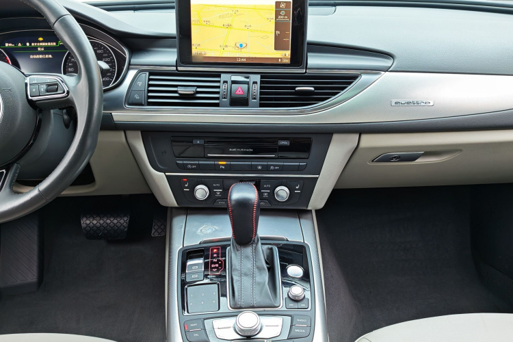 奥迪A6L 2016款 45 TFSI quattro 运动型中控内饰7004
