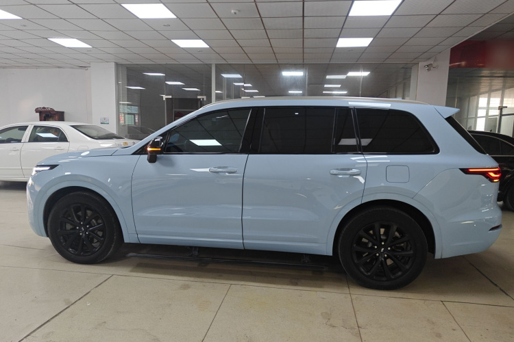 理想汽车 理想ONE 2021款 增程6座版车身外观4