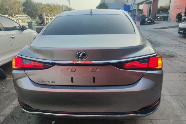 雷克萨斯ES 2022款 200 卓越版车身外观6