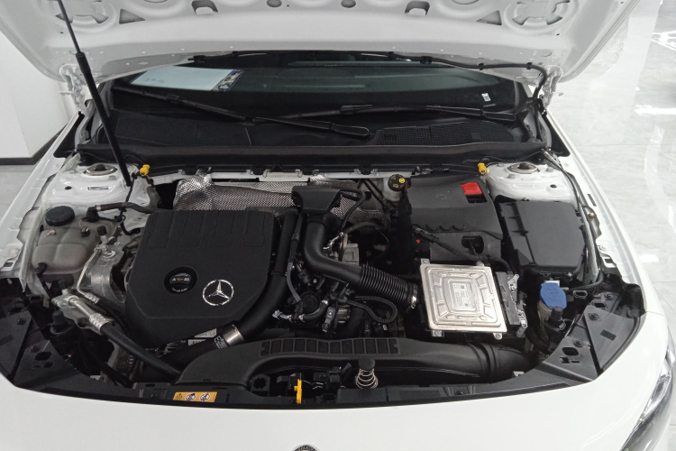 奔驰A级 2022款 改款三 A 200 L 运动轿车时尚型机舱底盘24