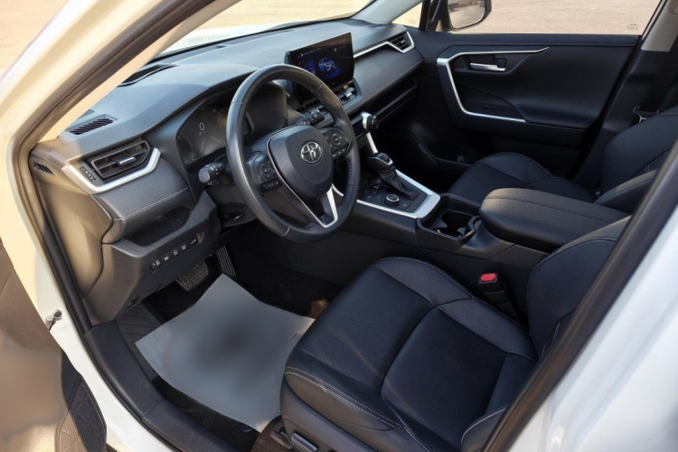 丰田 威兰达 2023款 双擎 2.5L E-CVT四驱尊贵版车身外观6007