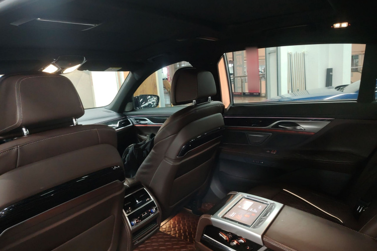 宝马7系 2021款 740Li 领先型 M运动套装局部细节22