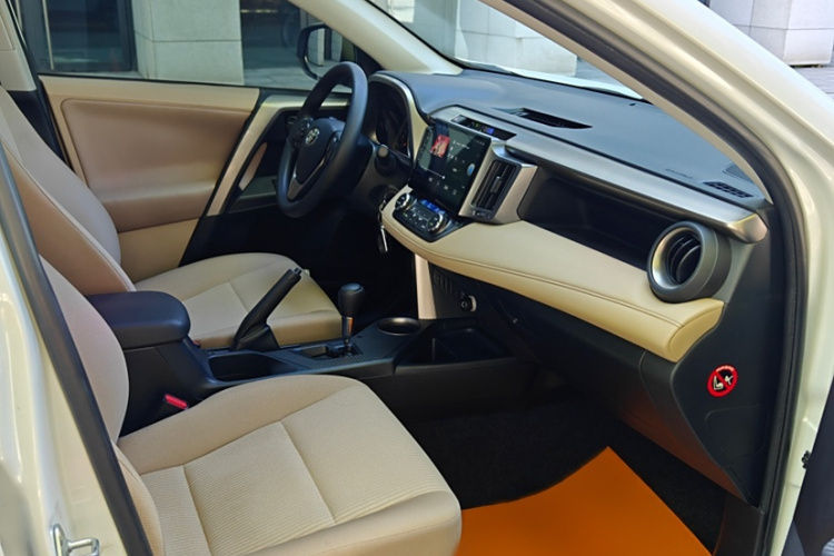 丰田 RAV4荣放 2015款 2.0L CVT两驱风尚版局部细节41