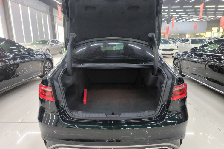 捷豹XFL 2023款 XFL 2.0T P250 两驱精英运动版局部细节23