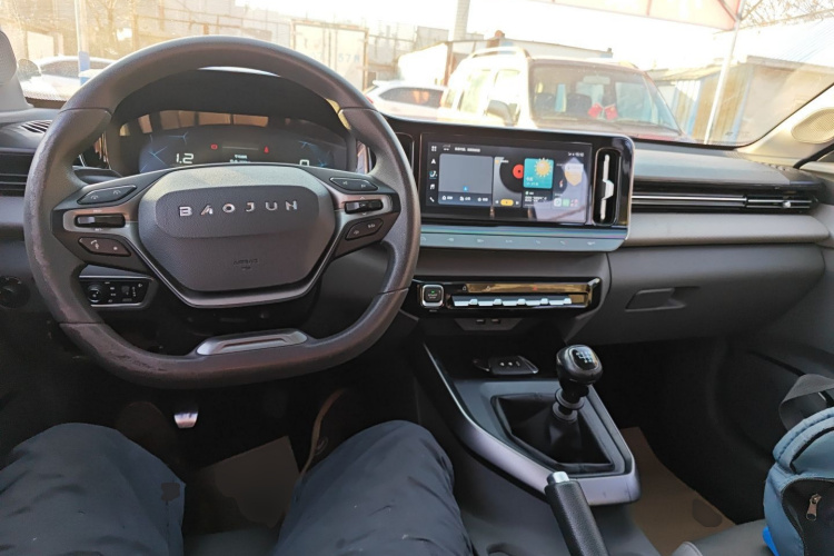宝骏RC-5 2020款 1.5L 手动智耀豪华型中控内饰12