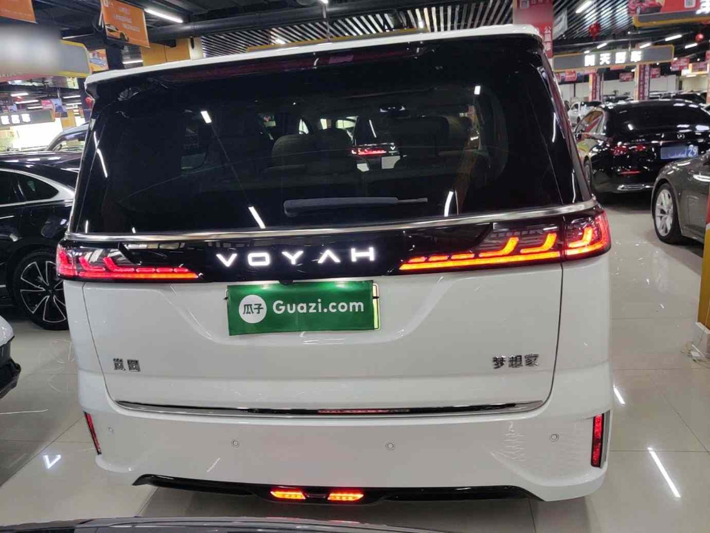 岚图汽车 岚图梦想家 2025款 PHEV 四驱尊贵鲲鹏版(4)