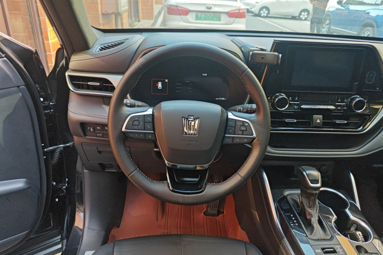 丰田 皇冠陆放 2022款 2.0T 四驱劲享版中控内饰13