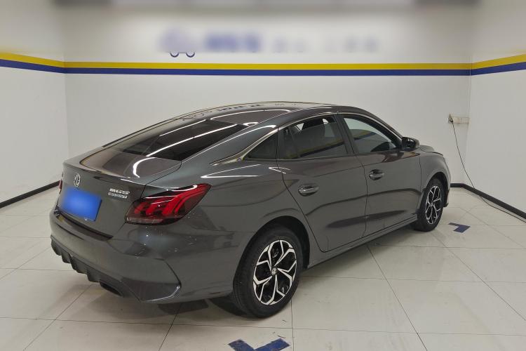 名爵 MG5 2023款 180DVVT CVT风尚版车身外观7